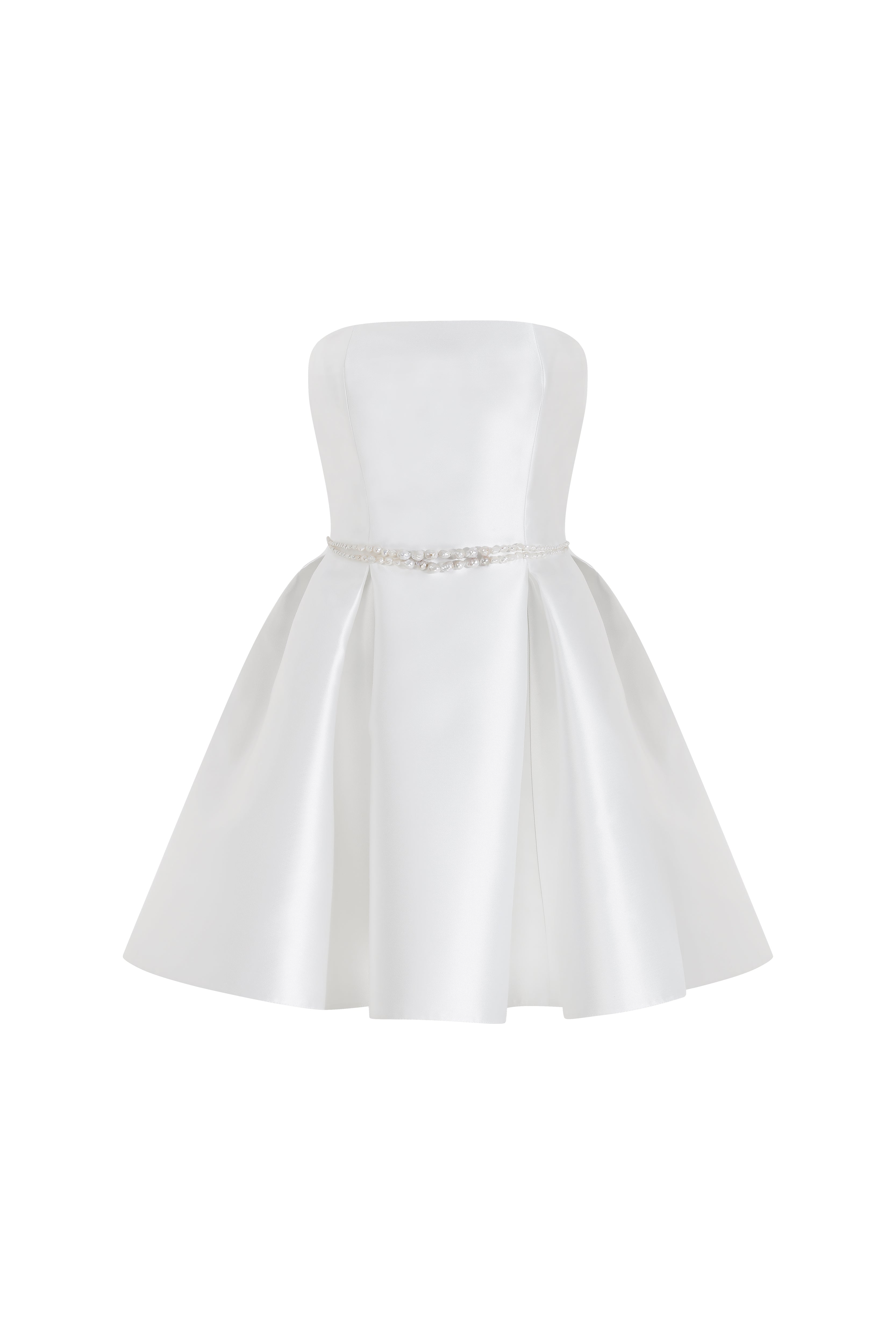 CLEO can be stylized with many options from BEGUM accessories, here matched with BEGUM baroque pearl belt