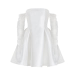 CLEO can be stylized with many options from BEGUM accessories, here matched with BEGUM pearl detailed tulle gloves