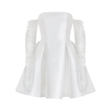 CLEO can be stylized with many options from BEGUM accessories, here matched with BEGUM pearl detailed tulle gloves